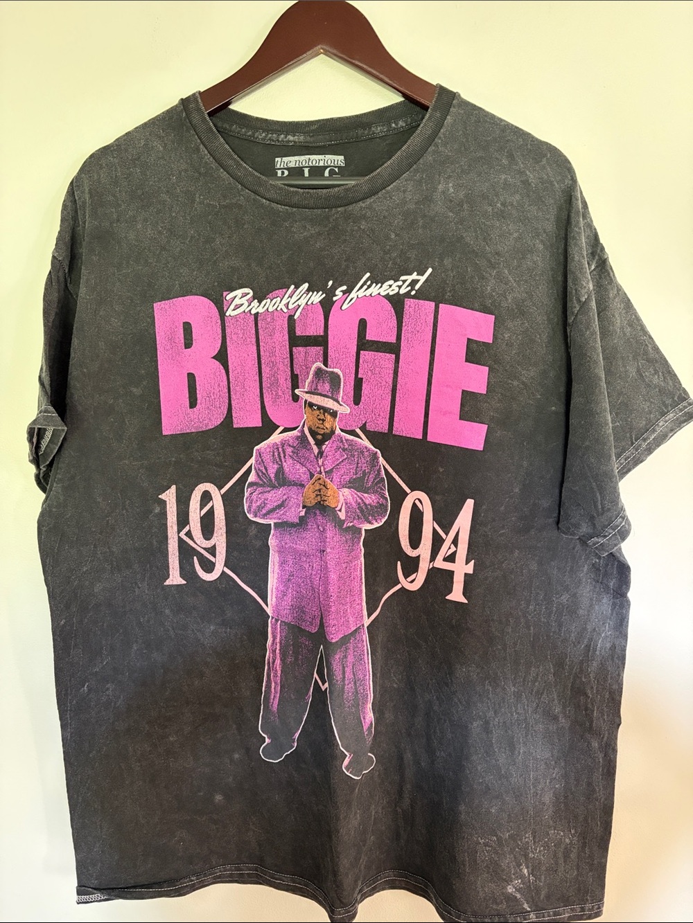 Vintage-Style Black Graphic Tee with Purple Print XL